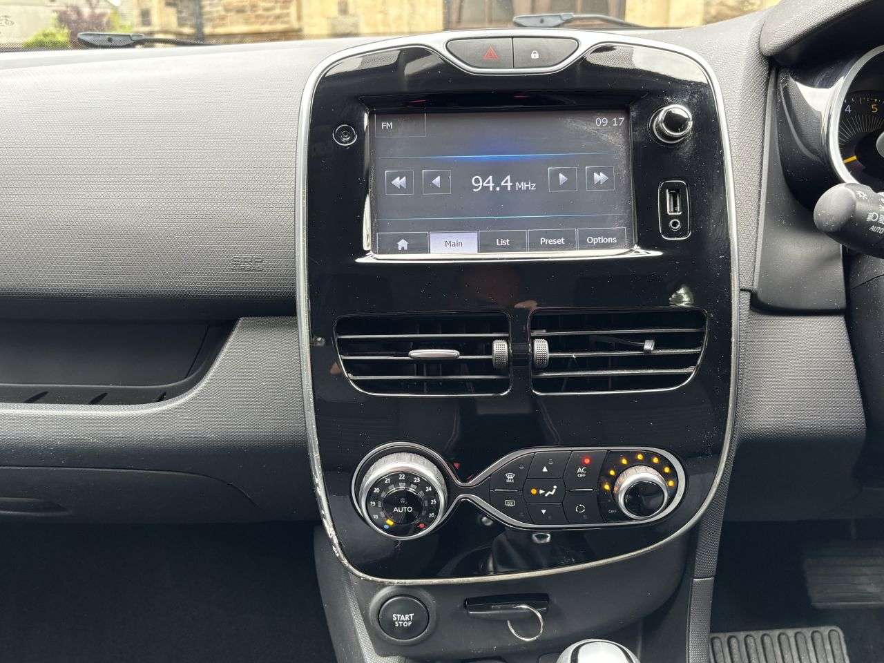 2015 RENAULT CLIO 2015 RENAULT CLIO