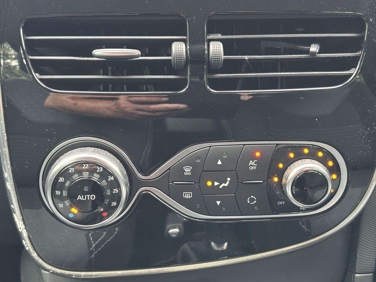 2015 RENAULT CLIO 2015 RENAULT CLIO