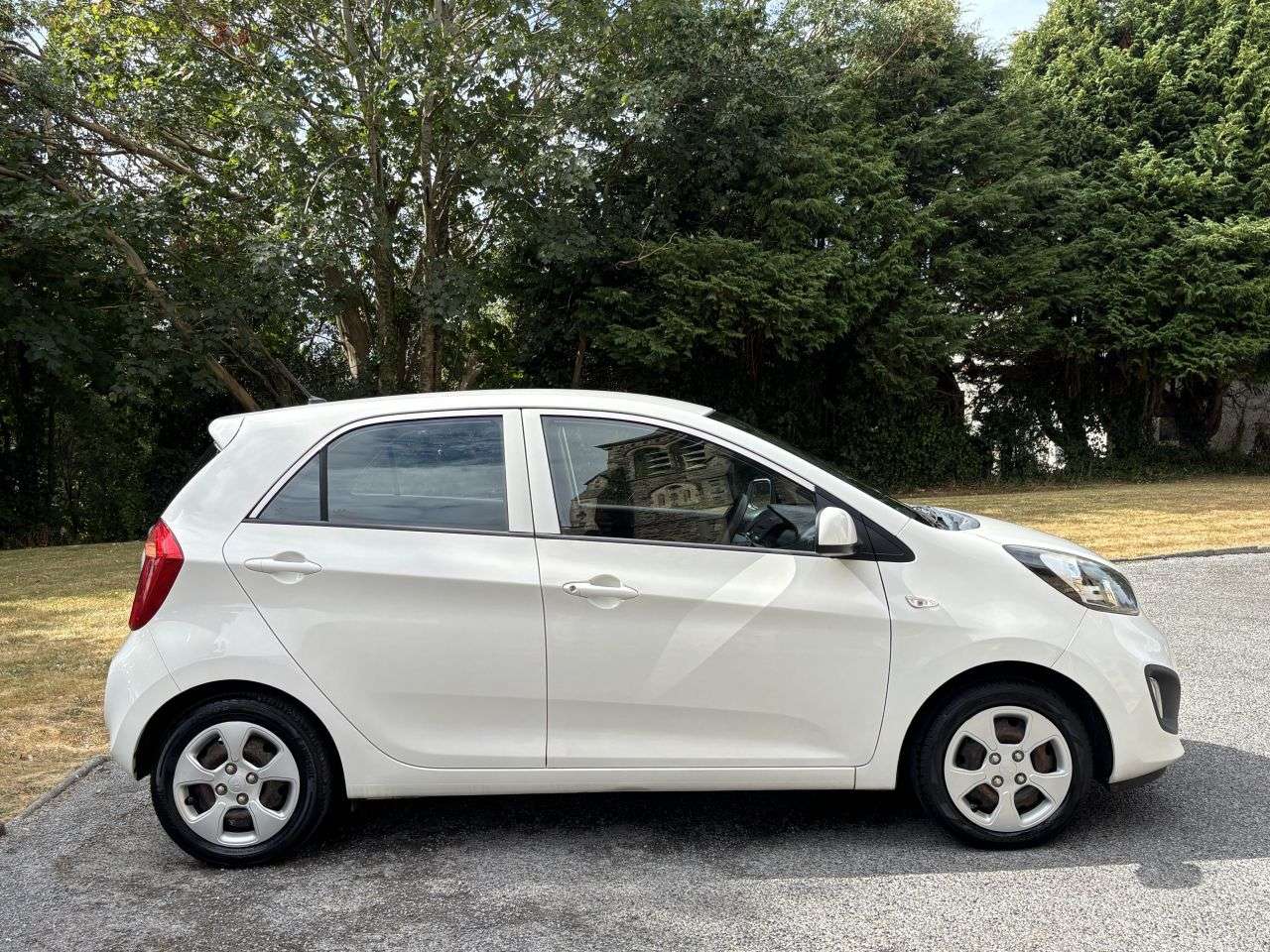 A 2015 KIA PICANTO 1.0 1 Hatchback 5dr Petrol Manual Euro 5 (68 bhp) A 2015 KIA PICANTO 1.0 1 Hatchback 5dr Petrol Manual Euro 5 (68 bhp)