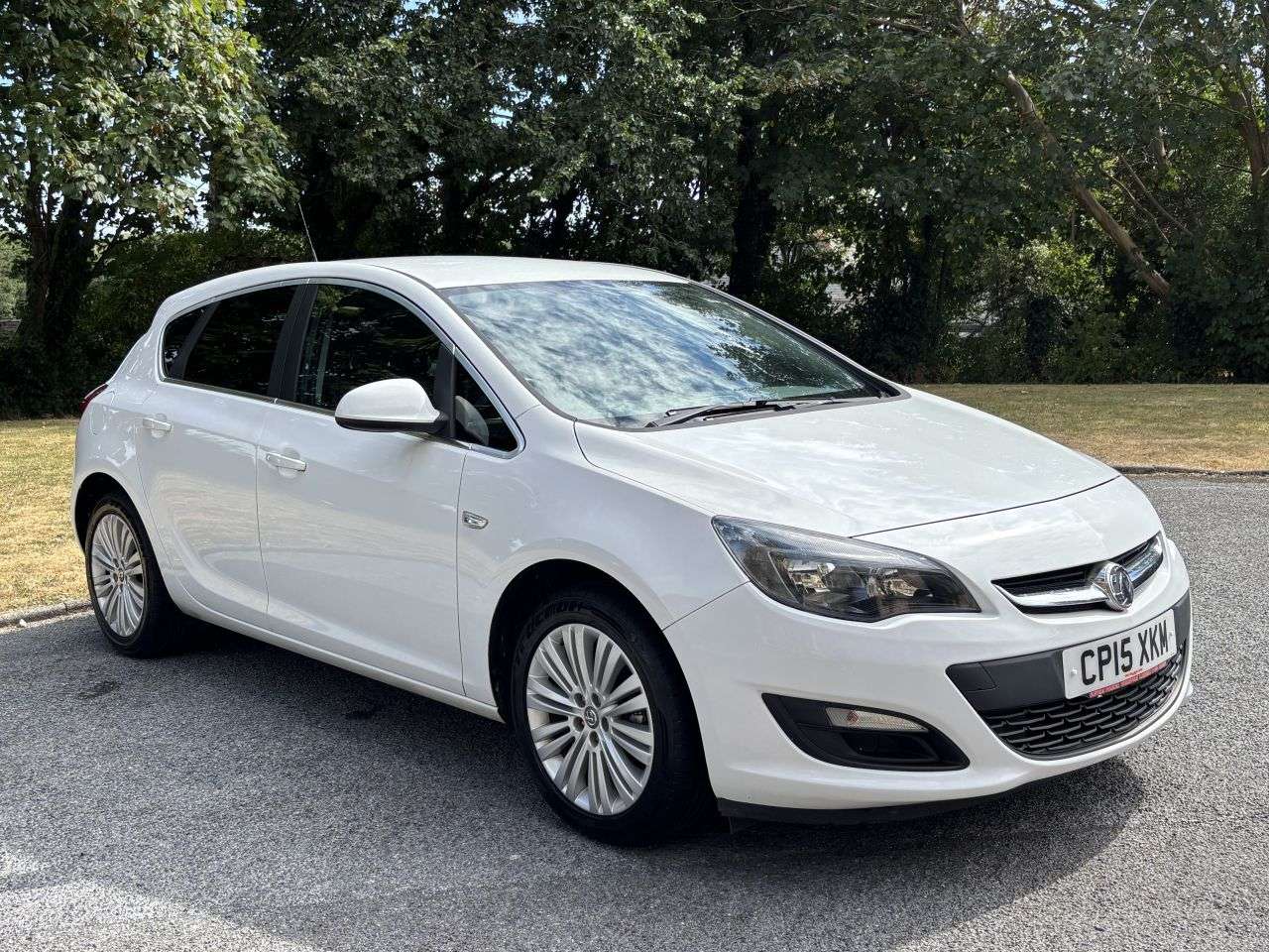 A 2015 VAUXHALL ASTRA 1.4i Excite Hatchback 5dr Petrol Manual Euro 6 (100 ps) A 2015 VAUXHALL ASTRA 1.4i Excite Hatchback 5dr Petrol Manual Euro 6 (100 ps)
