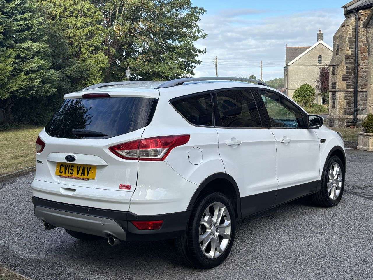 A 2015 FORD KUGA 2.0 TDCi Titanium SUV 5dr Diesel Manual 2WD Euro 6 (s/s) (150 ps) A 2015 FORD KUGA 2.0 TDCi Titanium SUV 5dr Diesel Manual 2WD Euro 6 (s/s) (150 ps)