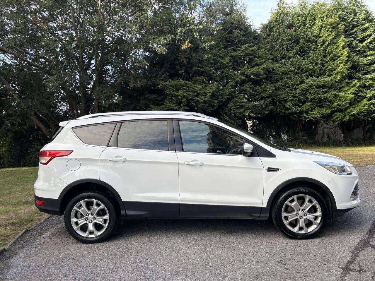 A 2015 FORD KUGA 2.0 TDCi Titanium SUV 5dr Diesel Manual 2WD Euro 6 (s/s) (150 ps) A 2015 FORD KUGA 2.0 TDCi Titanium SUV 5dr Diesel Manual 2WD Euro 6 (s/s) (150 ps)