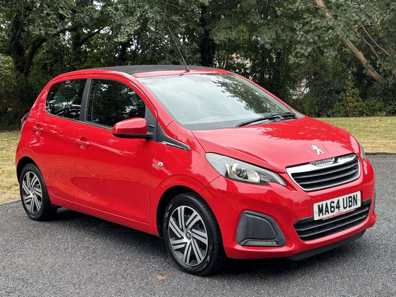 A 2014 PEUGEOT 108 1.0 VTi Active Top! 5dr Petrol Manual Euro 5 Euro 5 (68 ps) A 2014 PEUGEOT 108 1.0 VTi Active Top! 5dr Petrol Manual Euro 5 Euro 5 (68 ps)