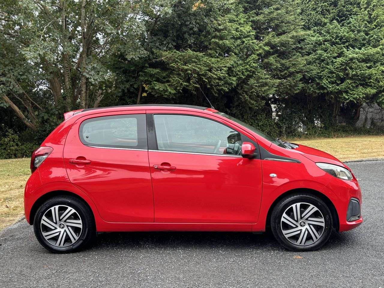 A 2014 PEUGEOT 108 1.0 VTi Active Top! 5dr Petrol Manual Euro 5 Euro 5 (68 ps) A 2014 PEUGEOT 108 1.0 VTi Active Top! 5dr Petrol Manual Euro 5 Euro 5 (68 ps)