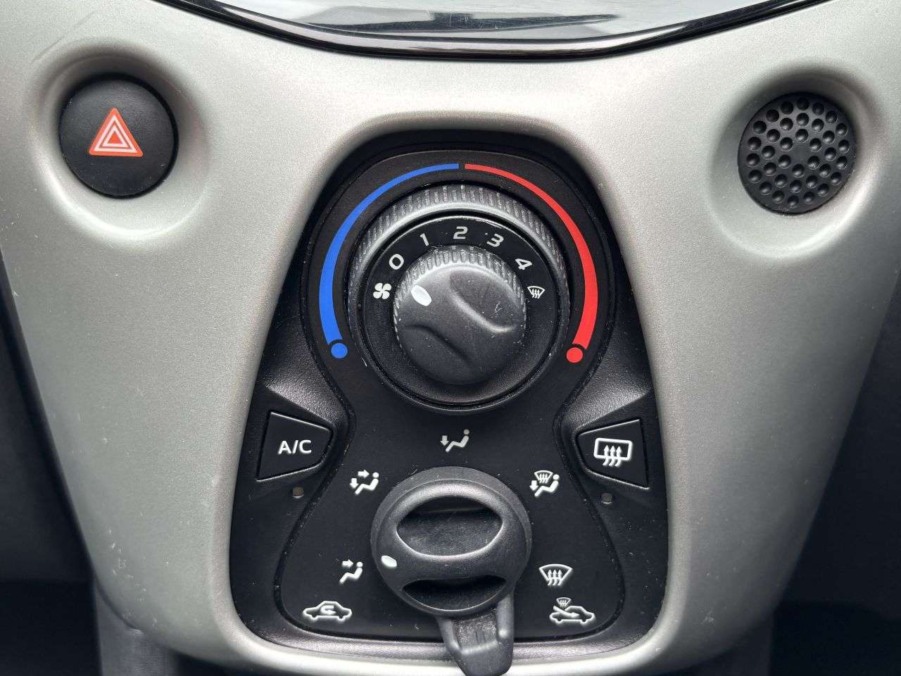 2014 PEUGEOT 108 2014 PEUGEOT 108