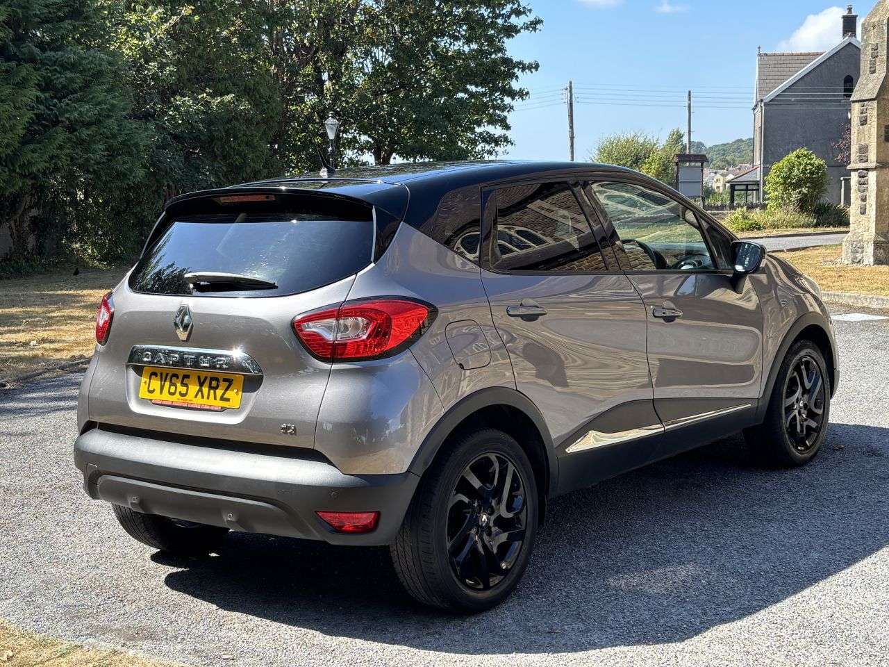 A 2015 RENAULT CAPTUR 1.5 dCi ENERGY Dynamique S Nav SUV 5dr Diesel Auto Euro 6 (s/s) (90 ps) A 2015 RENAULT CAPTUR 1.5 dCi ENERGY Dynamique S Nav SUV 5dr Diesel Auto Euro 6 (s/s) (90 ps)