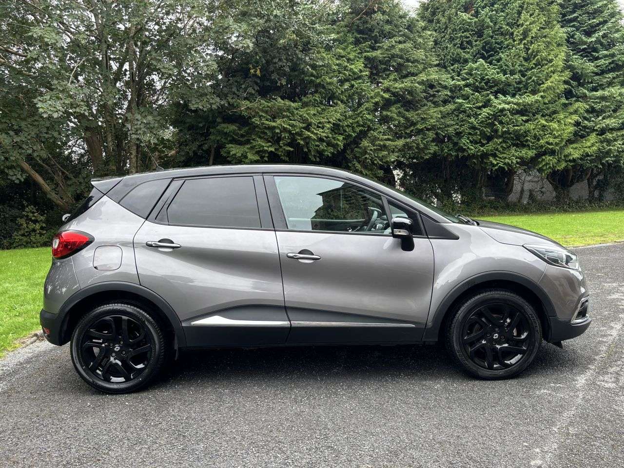 A 2015 RENAULT CAPTUR 1.5 dCi ENERGY Dynamique S Nav SUV 5dr Diesel Auto Euro 6 (s/s) (90 ps) A 2015 RENAULT CAPTUR 1.5 dCi ENERGY Dynamique S Nav SUV 5dr Diesel Auto Euro 6 (s/s) (90 ps)
