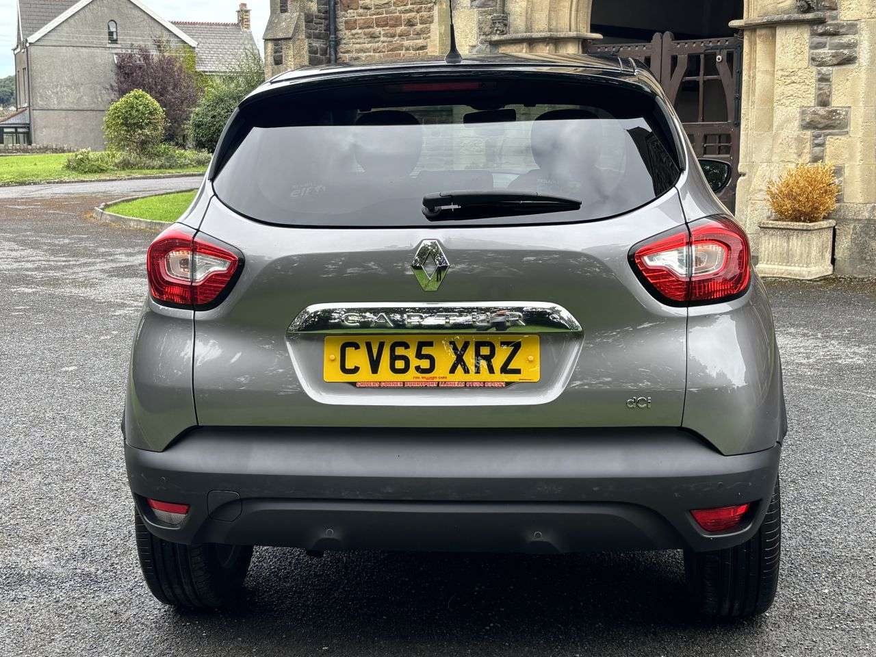 A 2015 RENAULT CAPTUR 1.5 dCi ENERGY Dynamique S Nav SUV 5dr Diesel Auto Euro 6 (s/s) (90 ps) A 2015 RENAULT CAPTUR 1.5 dCi ENERGY Dynamique S Nav SUV 5dr Diesel Auto Euro 6 (s/s) (90 ps)