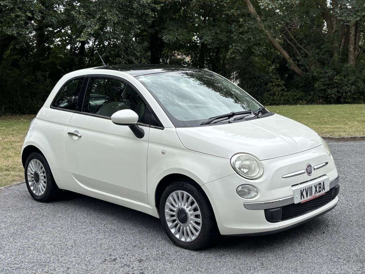 A 2011 FIAT 500 1.2 Lounge Hatchback 3dr Petrol Manual Euro 5 (s/s) (69 bhp) A 2011 FIAT 500 1.2 Lounge Hatchback 3dr Petrol Manual Euro 5 (s/s) (69 bhp)