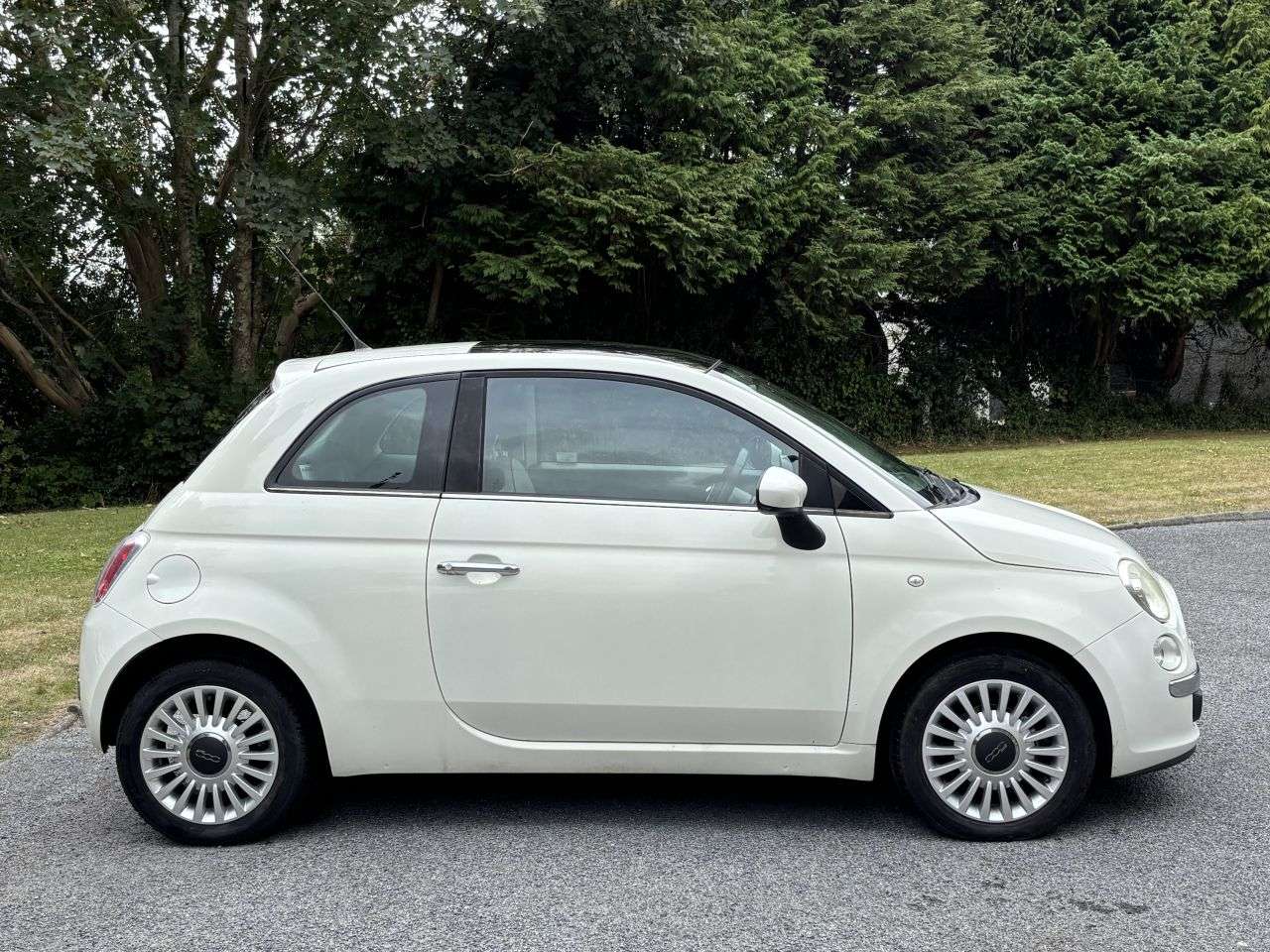 A 2011 FIAT 500 1.2 Lounge Hatchback 3dr Petrol Manual Euro 5 (s/s) (69 bhp) A 2011 FIAT 500 1.2 Lounge Hatchback 3dr Petrol Manual Euro 5 (s/s) (69 bhp)