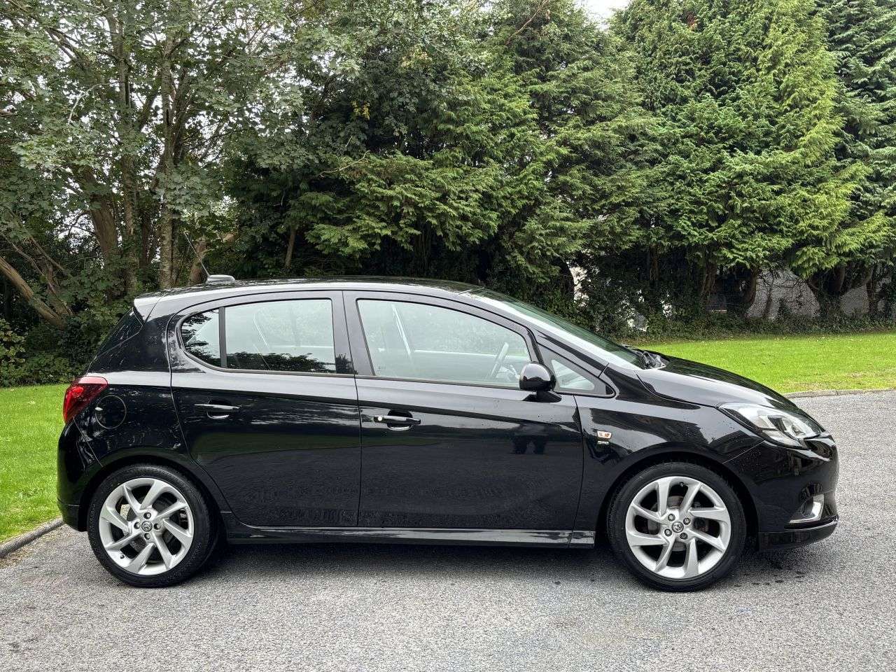 A 2017 VAUXHALL CORSA 1.4i ecoFLEX SRi VX Line Hatchback 5dr Petrol Manual Euro 6 (90 ps) A 2017 VAUXHALL CORSA 1.4i ecoFLEX SRi VX Line Hatchback 5dr Petrol Manual Euro 6 (90 ps)