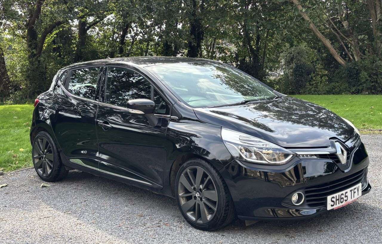 A 2015 RENAULT CLIO 0.9 TCe Dynamique S Nav Hatchback 5dr Petrol Manual Euro 6 (s/s) (90 ps) A 2015 RENAULT CLIO 0.9 TCe Dynamique S Nav Hatchback 5dr Petrol Manual Euro 6 (s/s) (90 ps)