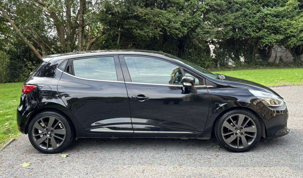 A 2015 RENAULT CLIO 0.9 TCe Dynamique S Nav Hatchback 5dr Petrol Manual Euro 6 (s/s) (90 ps) A 2015 RENAULT CLIO 0.9 TCe Dynamique S Nav Hatchback 5dr Petrol Manual Euro 6 (s/s) (90 ps)