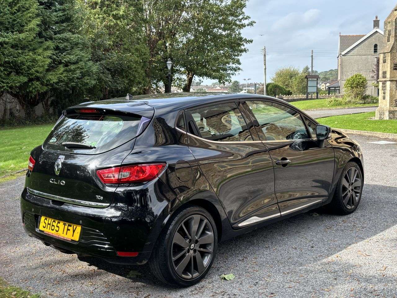 A 2015 RENAULT CLIO 0.9 TCe Dynamique S Nav Hatchback 5dr Petrol Manual Euro 6 (s/s) (90 ps) A 2015 RENAULT CLIO 0.9 TCe Dynamique S Nav Hatchback 5dr Petrol Manual Euro 6 (s/s) (90 ps)