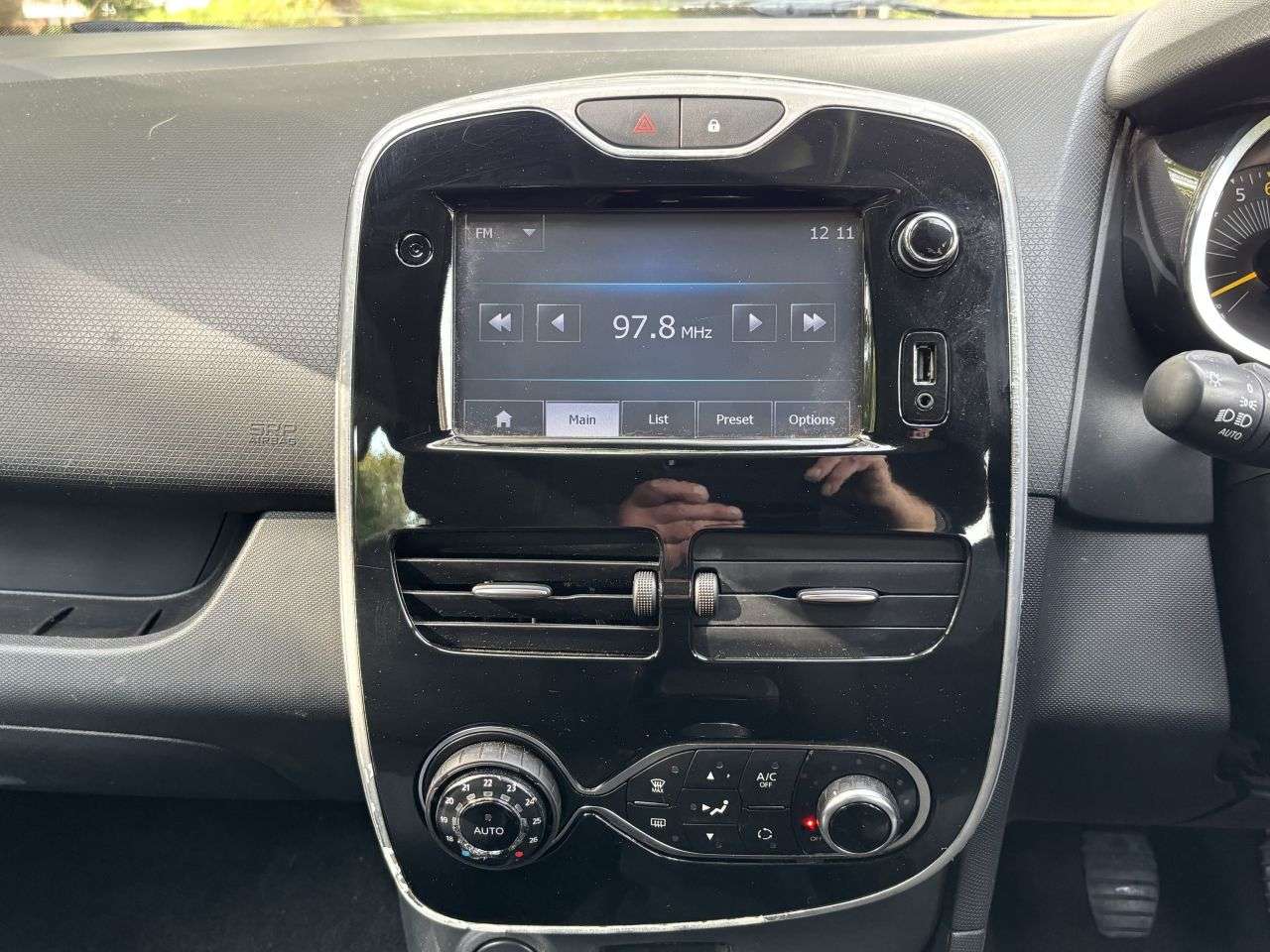 2015 RENAULT CLIO 2015 RENAULT CLIO