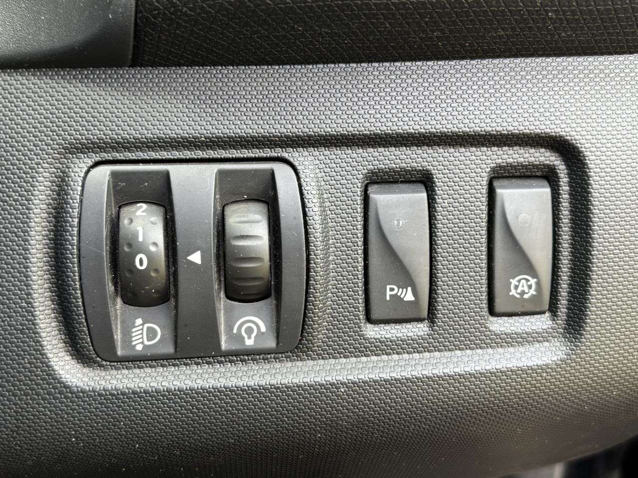 2015 RENAULT CLIO 2015 RENAULT CLIO