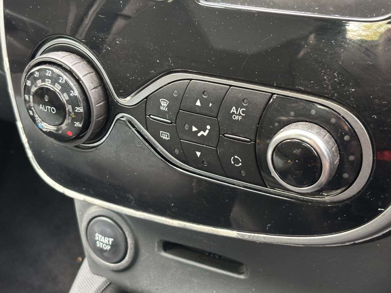 2015 RENAULT CLIO 2015 RENAULT CLIO