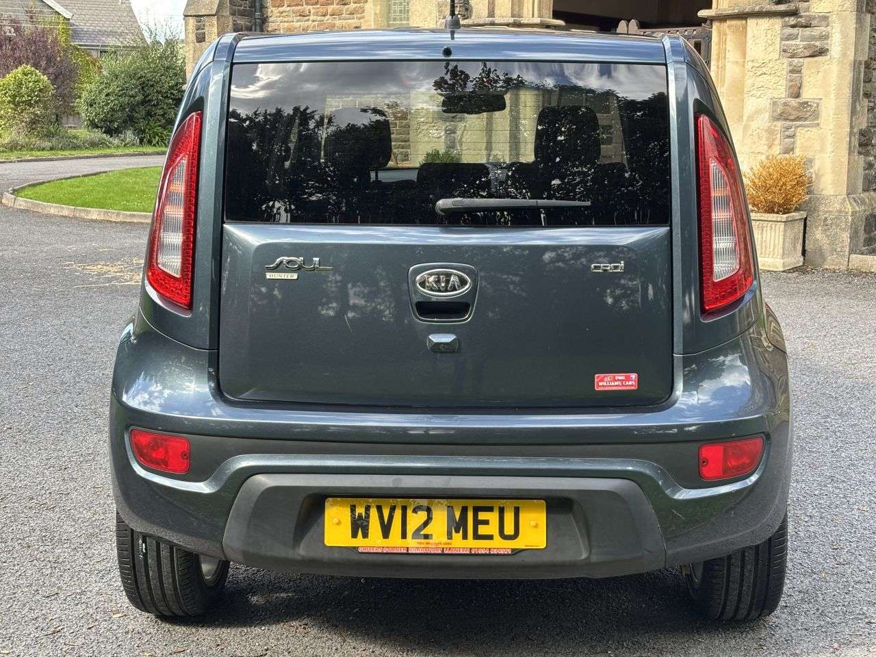 A 2012 KIA SOUL 1.6 CRDi Hunter SUV 5dr Diesel Manual Euro 5 (126 bhp) A 2012 KIA SOUL 1.6 CRDi Hunter SUV 5dr Diesel Manual Euro 5 (126 bhp)