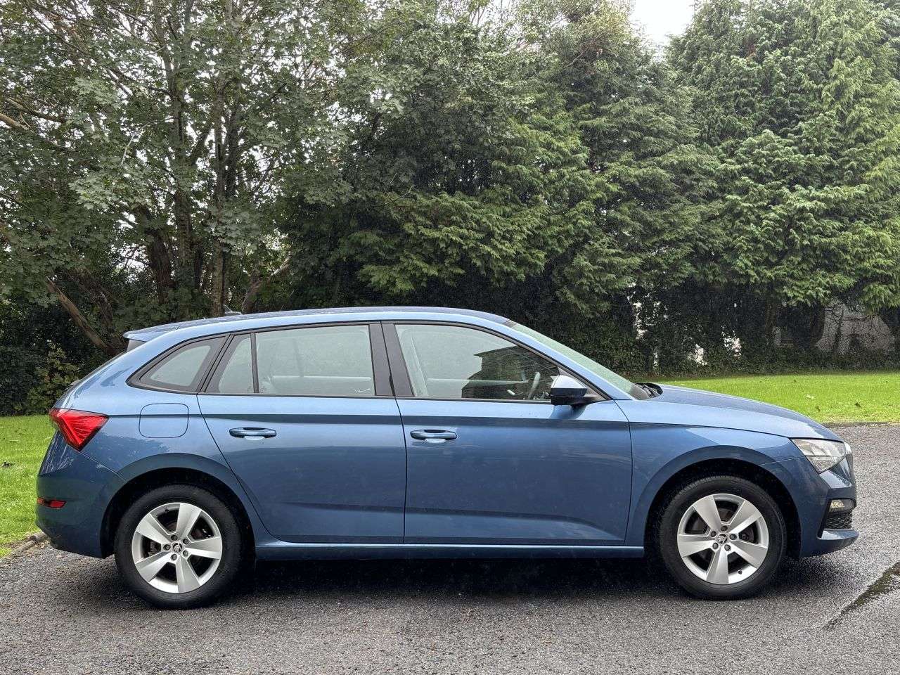 A 2021 SKODA SCALA 1.0 TSI SE Hatchback 5dr Petrol Manual Euro 6 (s/s) (110 ps) A 2021 SKODA SCALA 1.0 TSI SE Hatchback 5dr Petrol Manual Euro 6 (s/s) (110 ps)