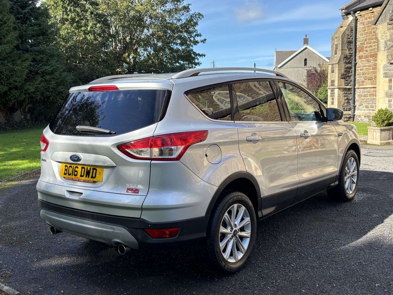 A 2016 FORD KUGA 2.0 TDCi Titanium SUV 5dr Diesel Manual 2WD Euro 6 (s/s) (150 ps) A 2016 FORD KUGA 2.0 TDCi Titanium SUV 5dr Diesel Manual 2WD Euro 6 (s/s) (150 ps)