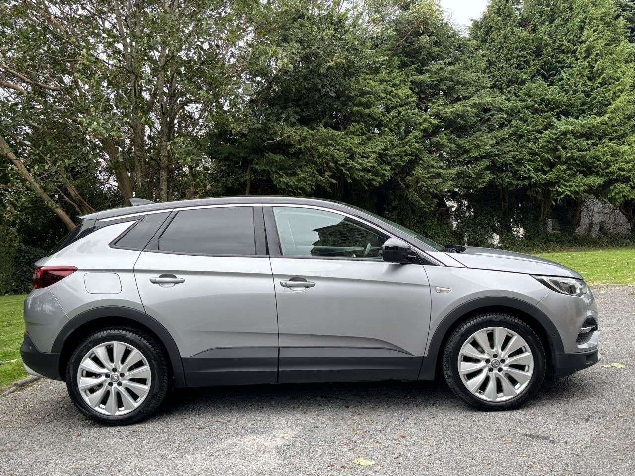 A 2020 VAUXHALL GRANDLAND X 1.2 Turbo Elite Nav SUV 5dr Petrol Manual 6Spd Euro 6 (s/s) (130 ps) A 2020 VAUXHALL GRANDLAND X 1.2 Turbo Elite Nav SUV 5dr Petrol Manual 6Spd Euro 6 (s/s) (130 ps)