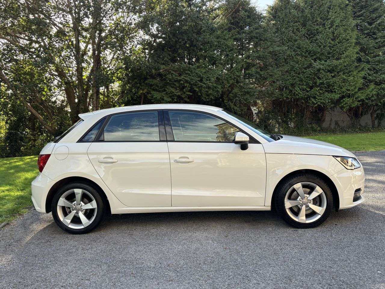 A 2015 AUDI A1 1.4 TFSI Sport Sportback 5dr Petrol Manual Euro 6 (s/s) (125 ps) A 2015 AUDI A1 1.4 TFSI Sport Sportback 5dr Petrol Manual Euro 6 (s/s) (125 ps)