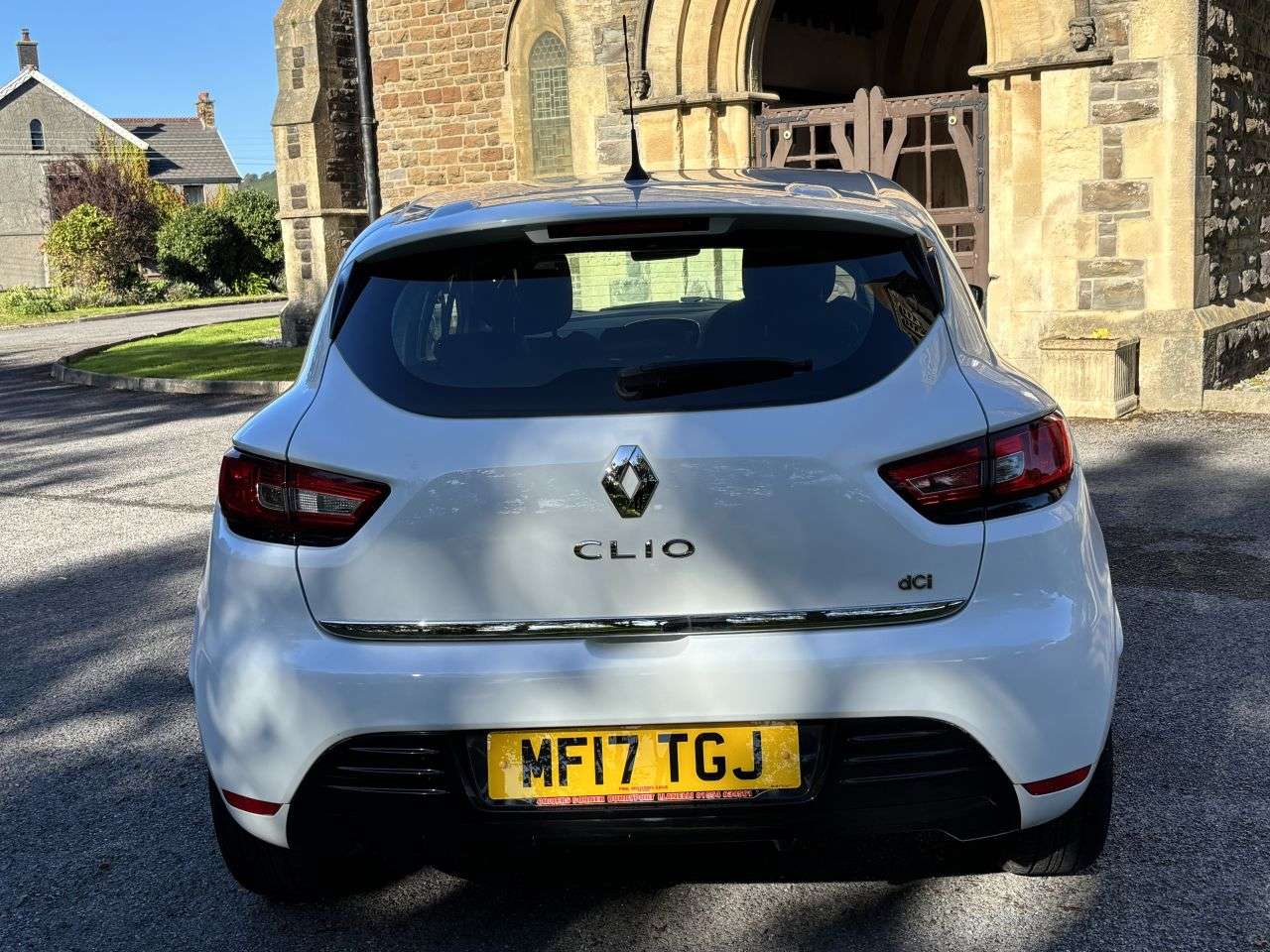 A 2017 RENAULT CLIO 1.5 dCi Dynamique Nav Hatchback 5dr Diesel Manual Euro 6 (s/s) (90 ps) A 2017 RENAULT CLIO 1.5 dCi Dynamique Nav Hatchback 5dr Diesel Manual Euro 6 (s/s) (90 ps)