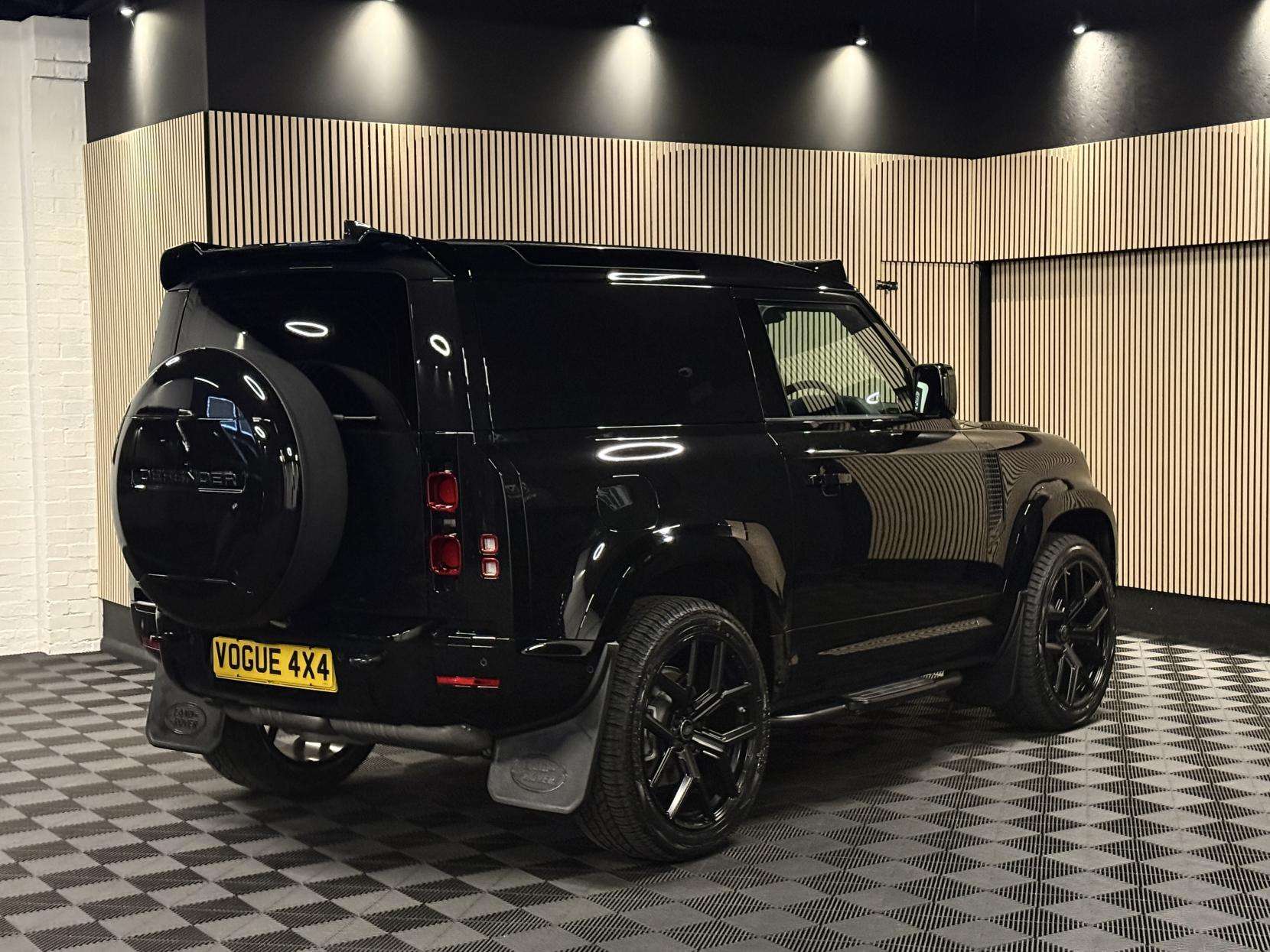 2025 LAND ROVER DEFENDER 90 2025 LAND ROVER DEFENDER 90