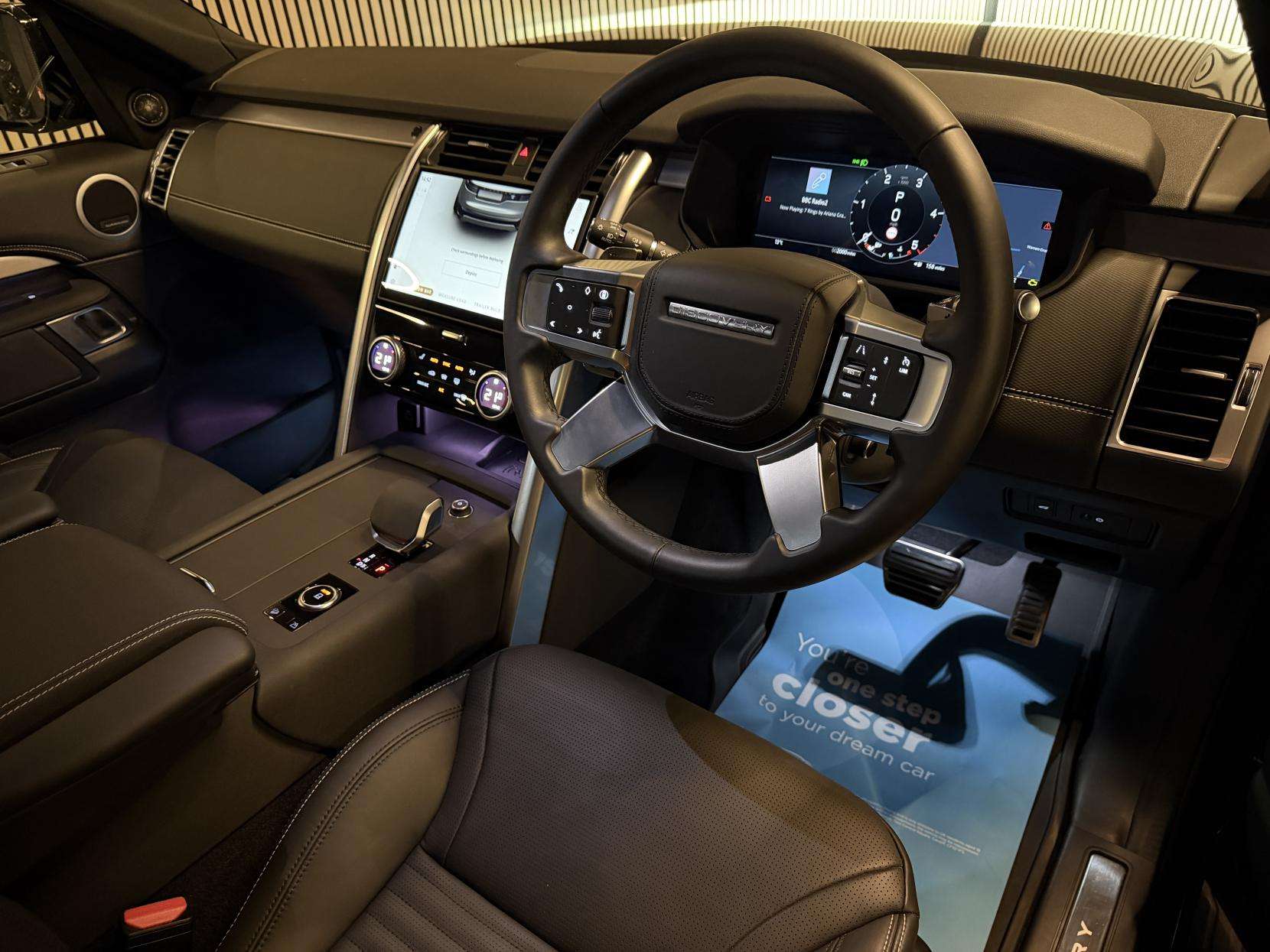 A 2025 LAND ROVER DISCOVERY 3.0 D350 MHEV Dynamic HSE SUV 5dr Diesel Auto 4WD Euro 6 (s/s) (350 ps) A 2025 LAND ROVER DISCOVERY 3.0 D350 MHEV Dynamic HSE SUV 5dr Diesel Auto 4WD Euro 6 (s/s) (350 ps)