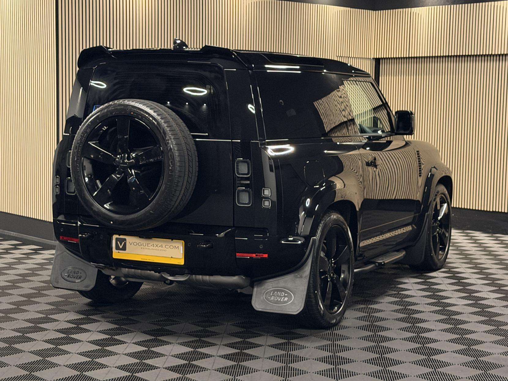 A 2025 LAND ROVER DEFENDER 90 3.0 D350 MHEV X-Dynamic HSE Hard Top SUV 3dr Diesel Auto 4WD SWB Euro 6 (s/s) (350 ps) A 2025 LAND ROVER DEFENDER 90 3.0 D350 MHEV X-Dynamic HSE Hard Top SUV 3dr Diesel Auto 4WD SWB Euro 6 (s/s) (350 ps)