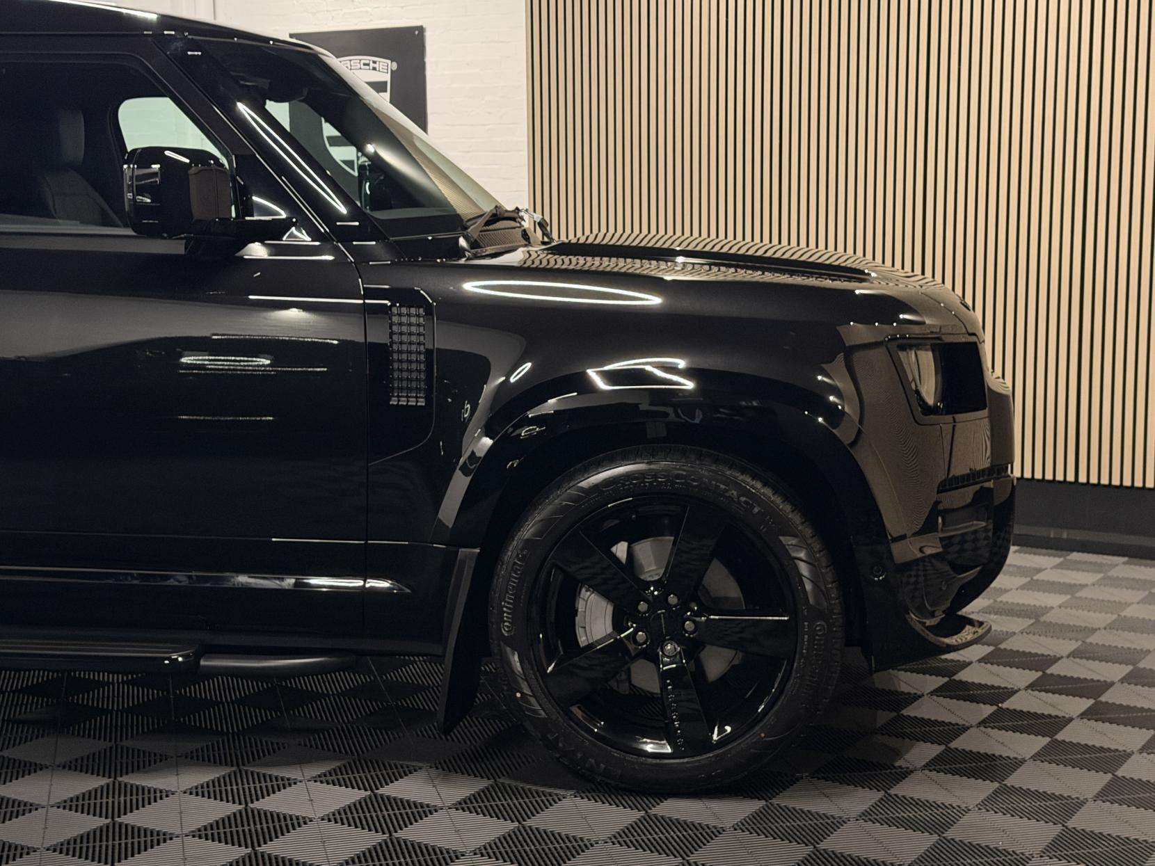 A 2025 LAND ROVER DEFENDER 90 3.0 D350 MHEV X-Dynamic HSE Hard Top SUV 3dr Diesel Auto 4WD SWB Euro 6 (s/s) (350 ps) A 2025 LAND ROVER DEFENDER 90 3.0 D350 MHEV X-Dynamic HSE Hard Top SUV 3dr Diesel Auto 4WD SWB Euro 6 (s/s) (350 ps)