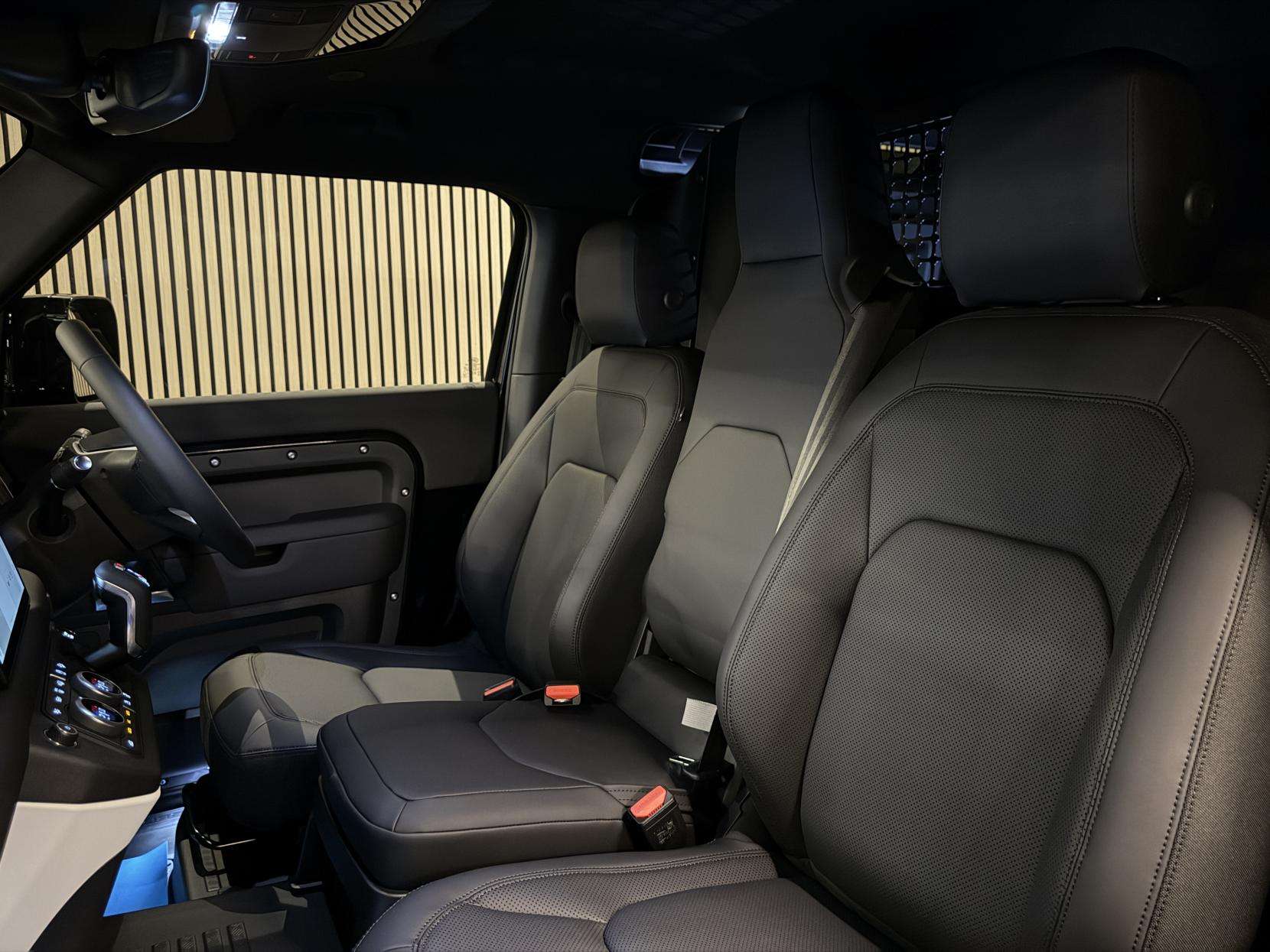 2025 LAND ROVER DEFENDER 90 2025 LAND ROVER DEFENDER 90