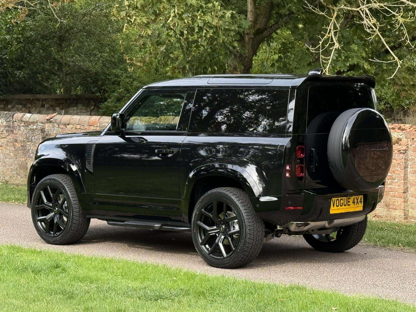 2025 LAND ROVER DEFENDER 90 2025 LAND ROVER DEFENDER 90