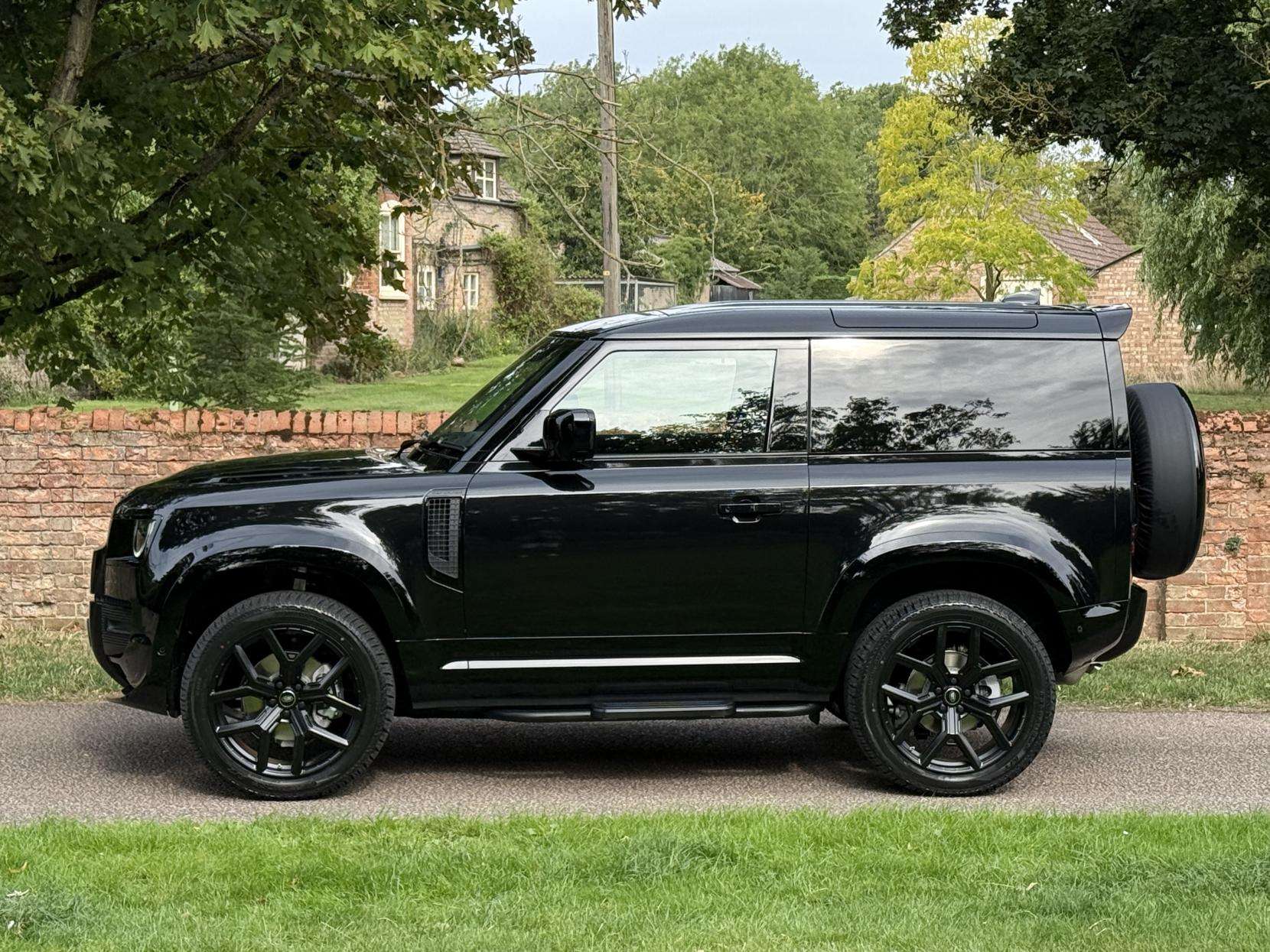 2025 LAND ROVER DEFENDER 90 2025 LAND ROVER DEFENDER 90