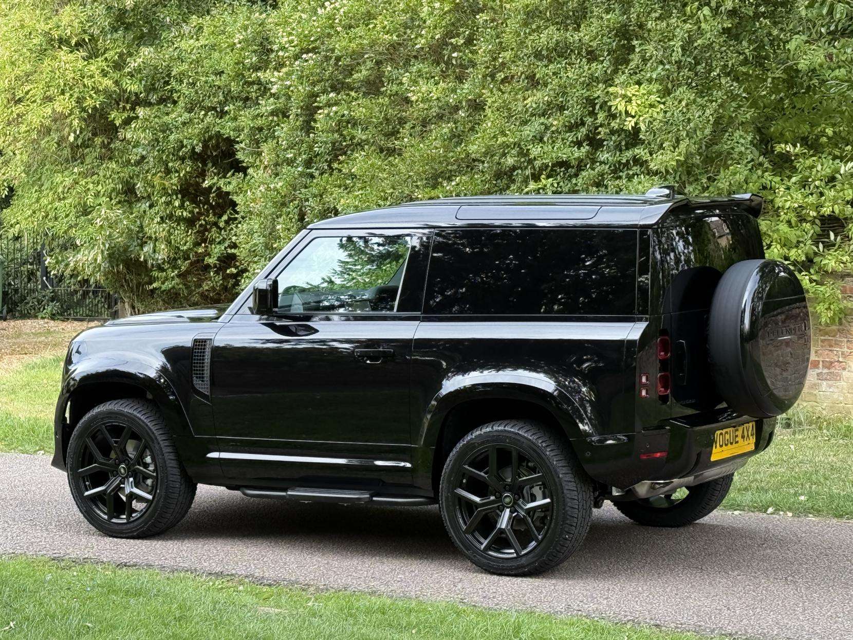 2025 LAND ROVER DEFENDER 90 2025 LAND ROVER DEFENDER 90