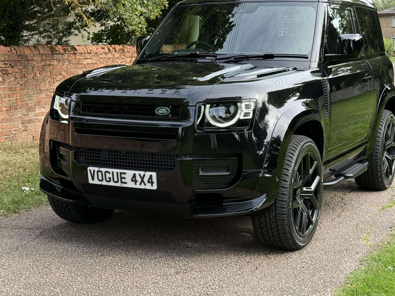 2025 LAND ROVER DEFENDER 90 2025 LAND ROVER DEFENDER 90