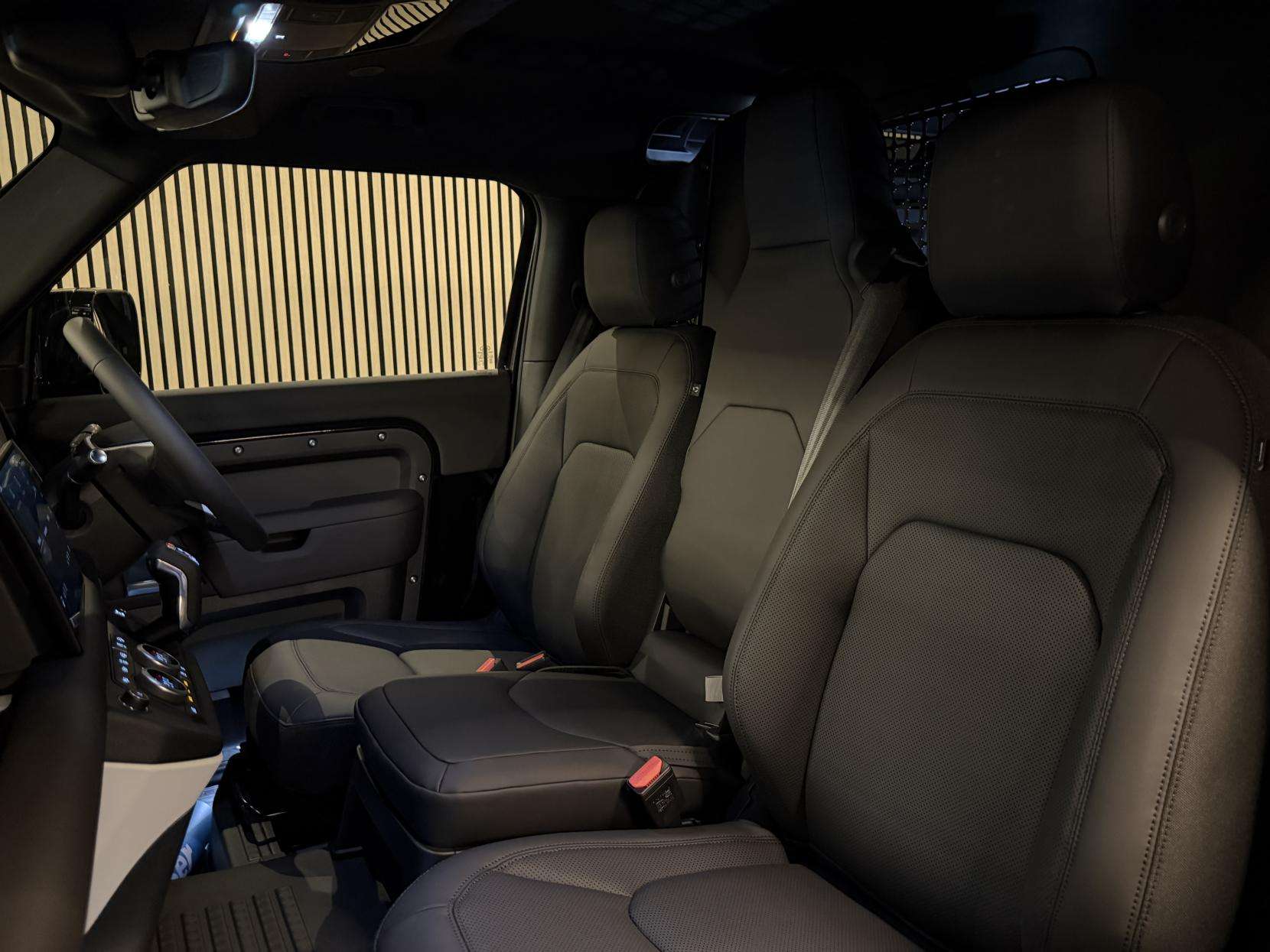 2025 LAND ROVER DEFENDER 90 2025 LAND ROVER DEFENDER 90