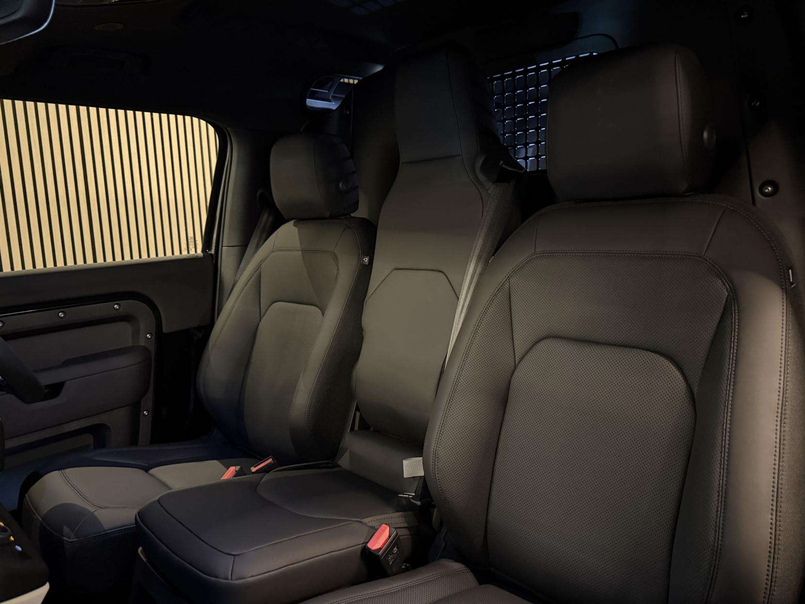 2025 LAND ROVER DEFENDER 90 2025 LAND ROVER DEFENDER 90