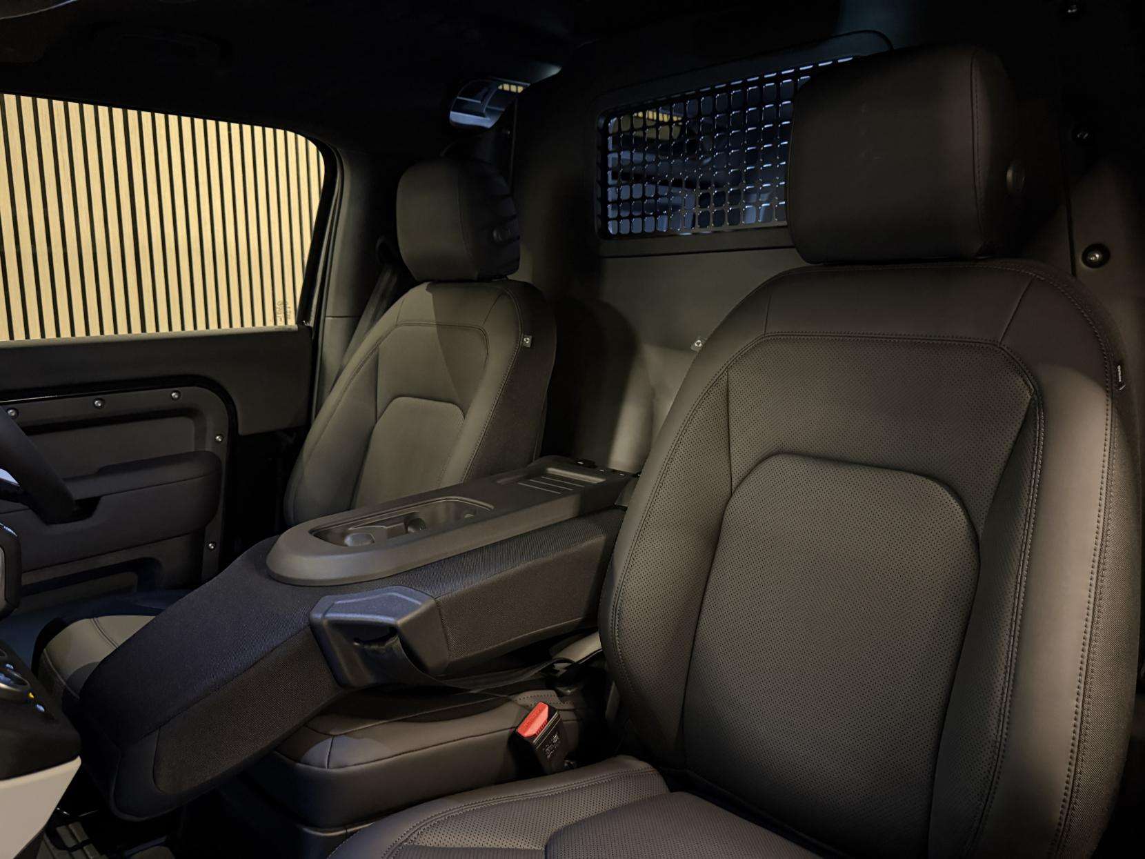 2025 LAND ROVER DEFENDER 90 2025 LAND ROVER DEFENDER 90