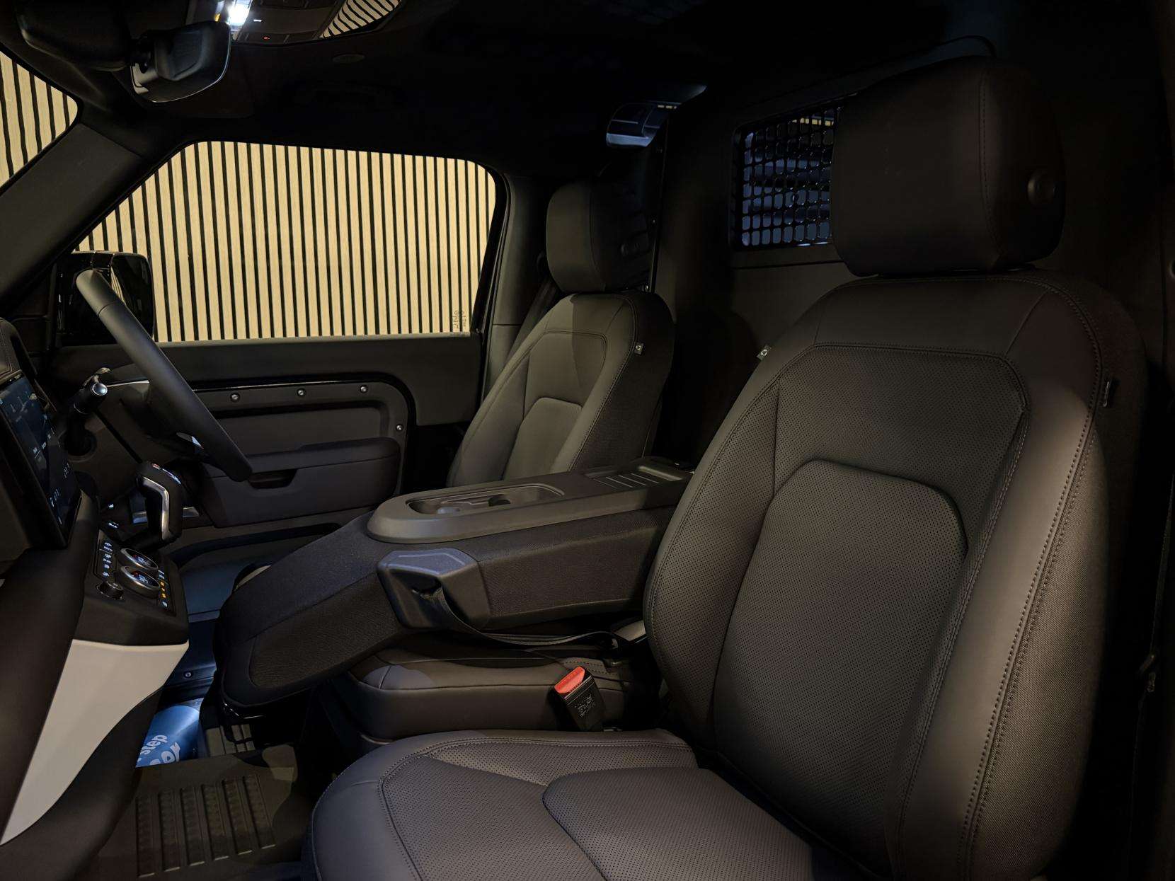 2025 LAND ROVER DEFENDER 90 2025 LAND ROVER DEFENDER 90