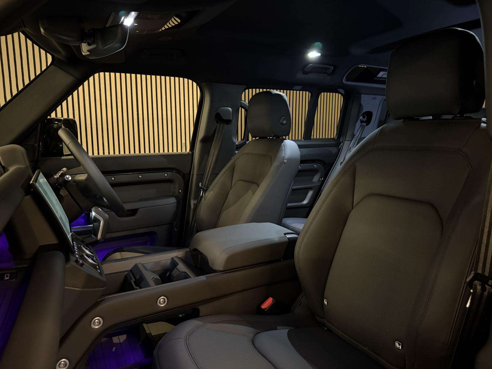 A 2026 LAND ROVER DEFENDER 110 3.0 D250 MHEV X-Dynamic SE Hard Top SUV 5dr Diesel Auto 4WD MWB Euro 6 (s/s) (249 ps) A 2026 LAND ROVER DEFENDER 110 3.0 D250 MHEV X-Dynamic SE Hard Top SUV 5dr Diesel Auto 4WD MWB Euro 6 (s/s) (249 ps)