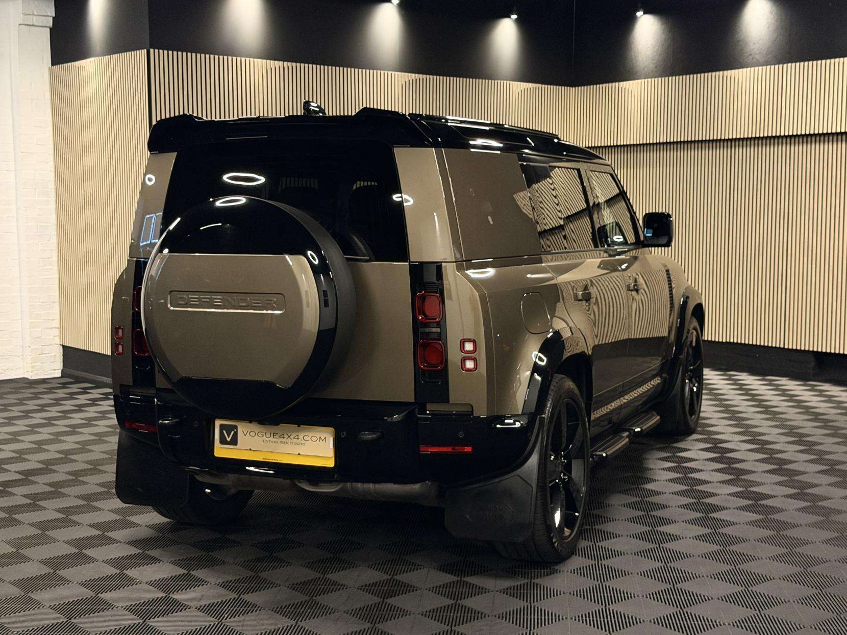 2024 LAND ROVER DEFENDER 110 2024 LAND ROVER DEFENDER 110