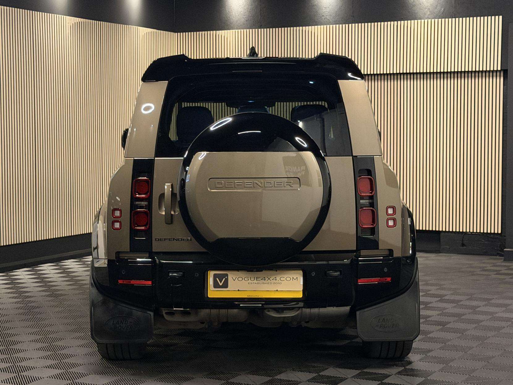 2024 LAND ROVER DEFENDER 110 2024 LAND ROVER DEFENDER 110