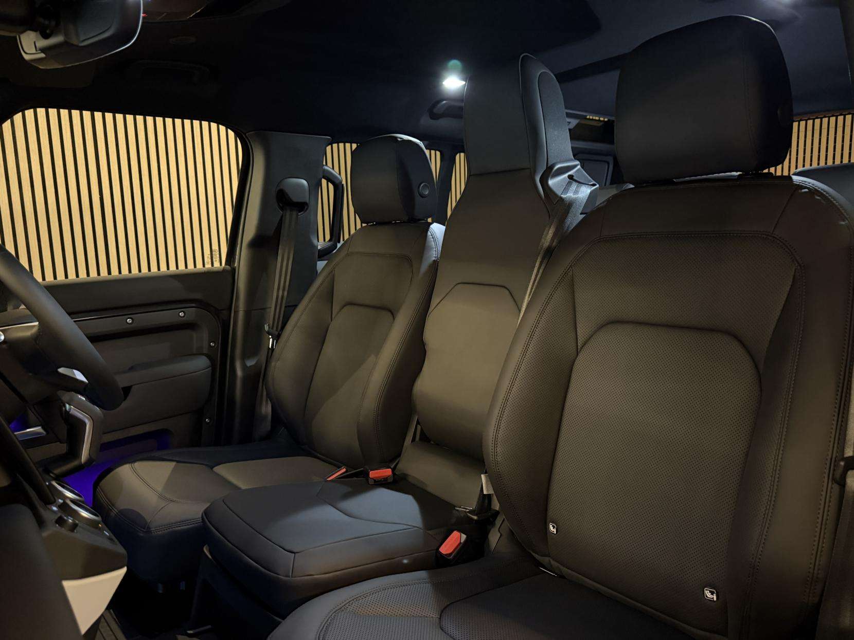 2025 LAND ROVER DEFENDER 110 2025 LAND ROVER DEFENDER 110