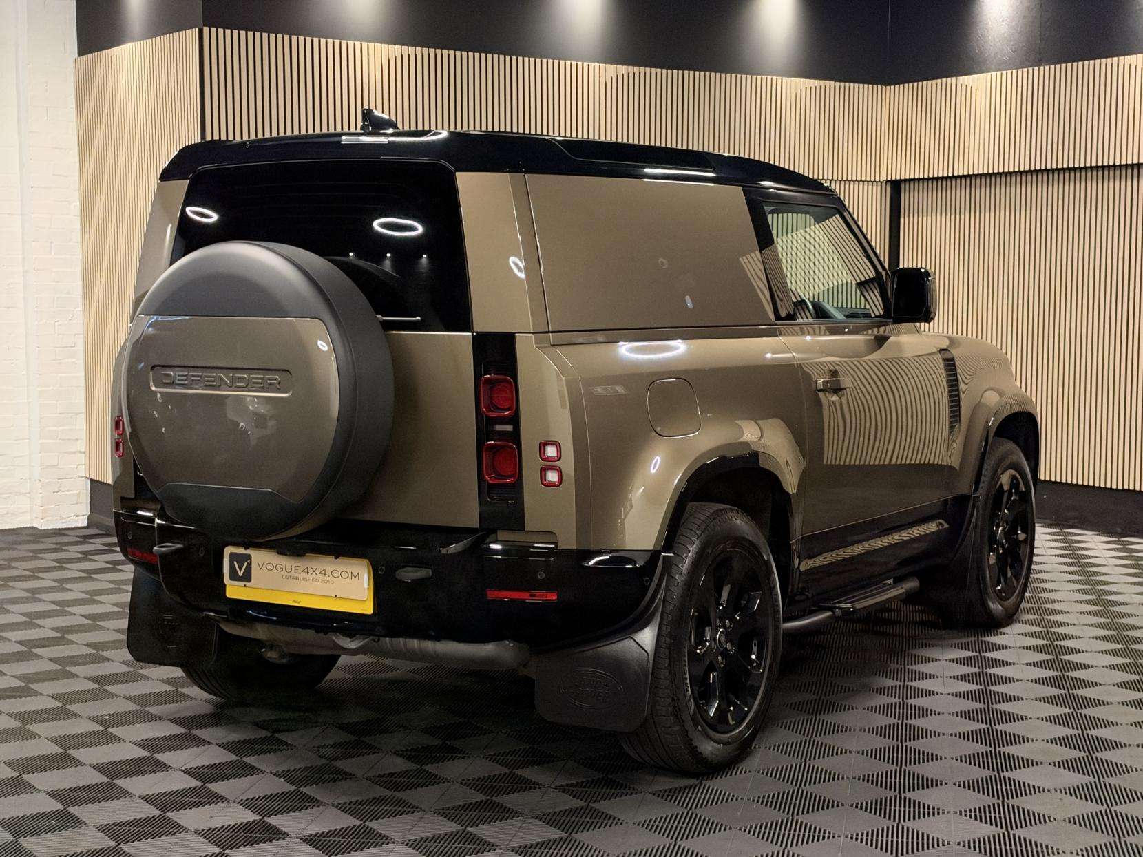 2024 LAND ROVER DEFENDER 90 2024 LAND ROVER DEFENDER 90