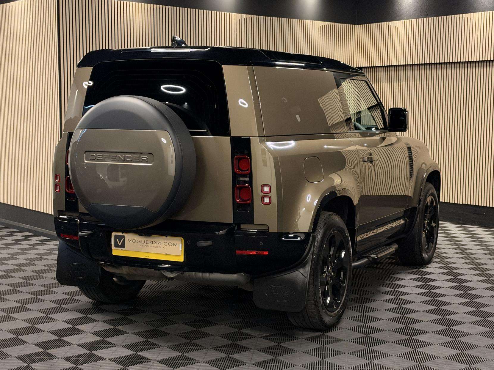 A 2024 LAND ROVER DEFENDER 90 3.0 D250 MHEV X-Dynamic HSE Hard Top SUV 3dr Diesel Auto 4WD SWB Euro 6 (s/s) (250 ps) A 2024 LAND ROVER DEFENDER 90 3.0 D250 MHEV X-Dynamic HSE Hard Top SUV 3dr Diesel Auto 4WD SWB Euro 6 (s/s) (250 ps)