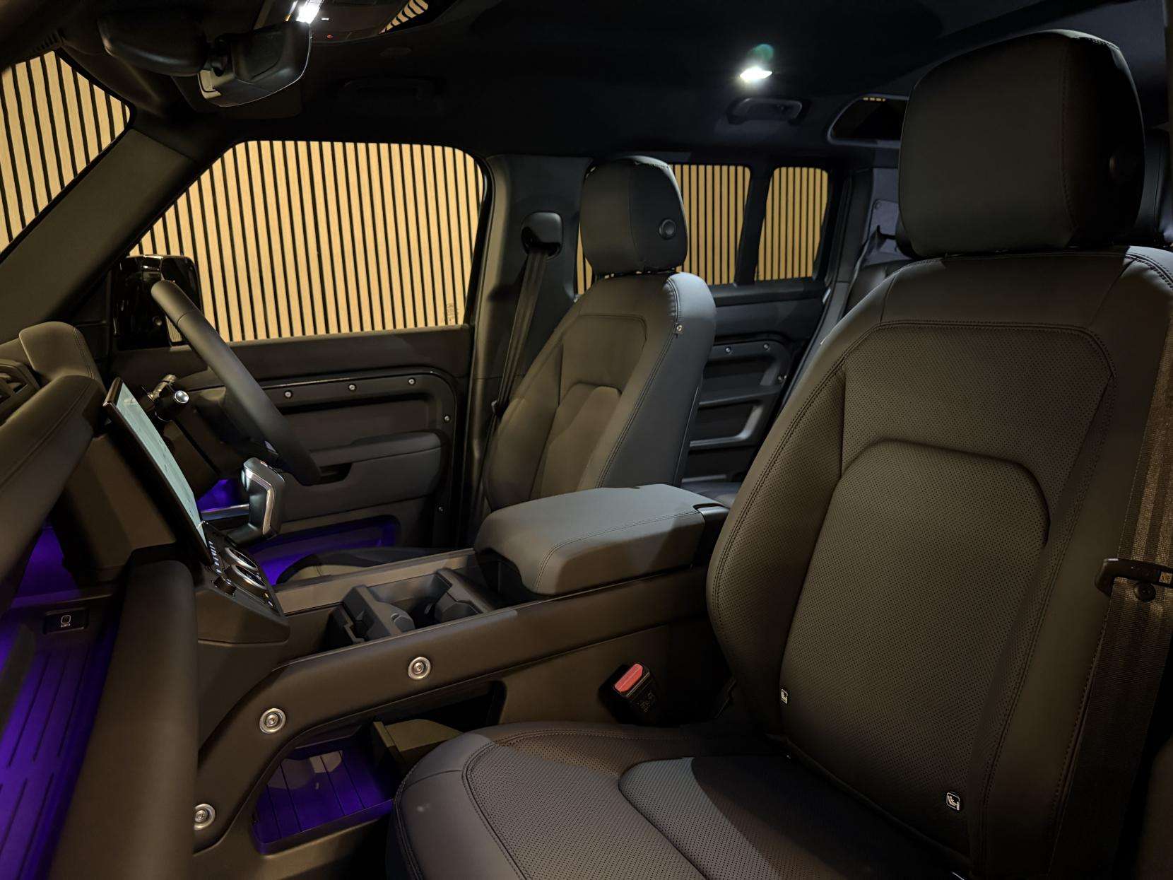 A 2026 LAND ROVER DEFENDER 110 3.0 D250 MHEV X-Dynamic SE Hard Top SUV 5dr Diesel Auto 4WD MWB Euro 6 (s/s) (249 ps) A 2026 LAND ROVER DEFENDER 110 3.0 D250 MHEV X-Dynamic SE Hard Top SUV 5dr Diesel Auto 4WD MWB Euro 6 (s/s) (249 ps)