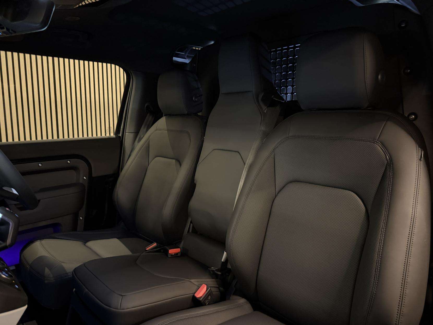 2025 LAND ROVER DEFENDER 90 2025 LAND ROVER DEFENDER 90