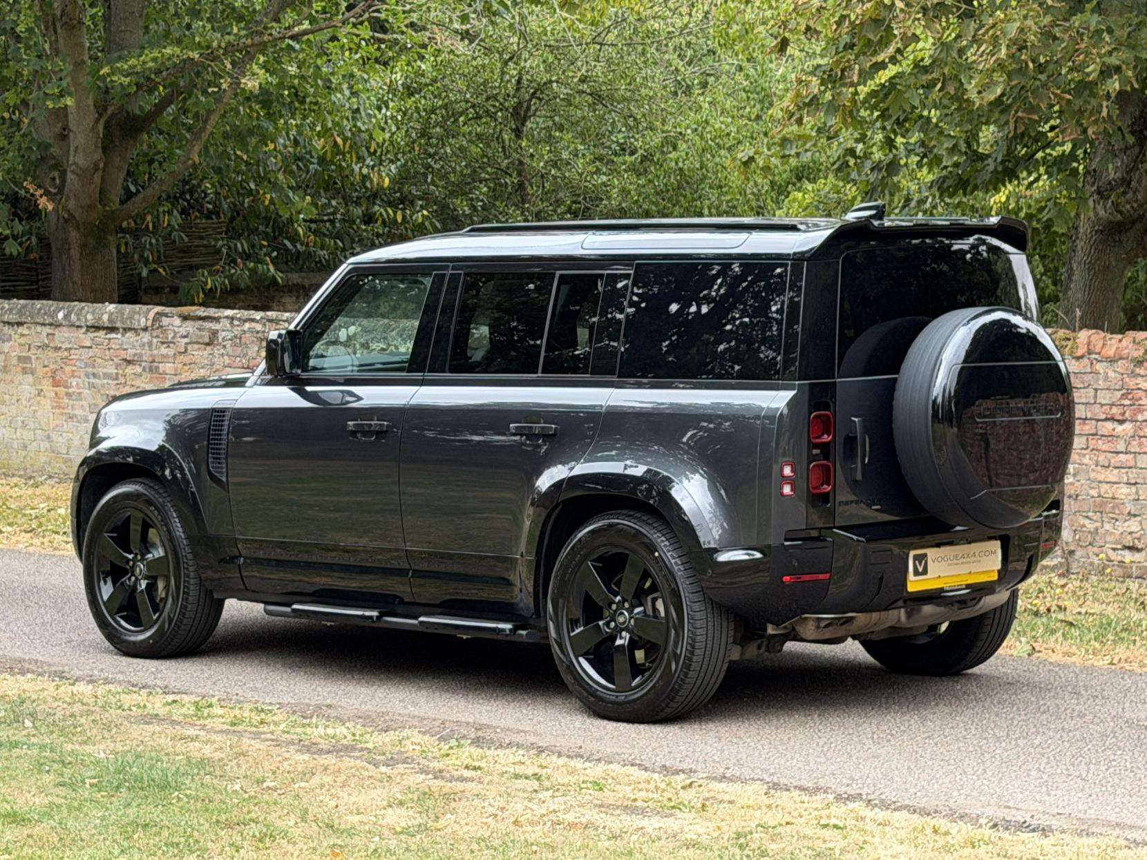 2022 LAND ROVER DEFENDER 110 2022 LAND ROVER DEFENDER 110