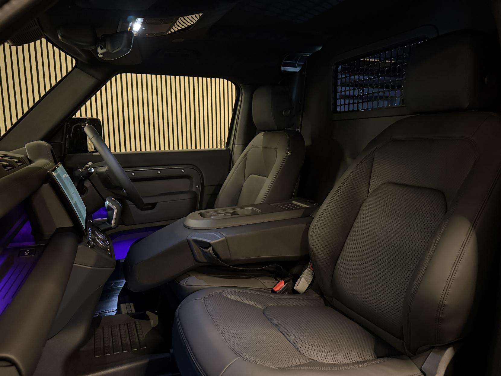 A 2026 LAND ROVER DEFENDER 90 3.0 D250 MHEV X-Dynamic SE Hard Top SUV 3dr Diesel Auto 4WD SWB Euro 6 (s/s) (249 ps) A 2026 LAND ROVER DEFENDER 90 3.0 D250 MHEV X-Dynamic SE Hard Top SUV 3dr Diesel Auto 4WD SWB Euro 6 (s/s) (249 ps)